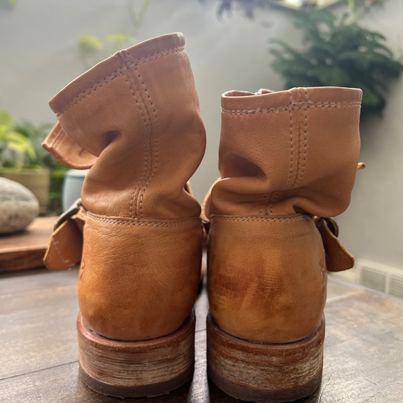 Pre-Loved Frye Veronica Booties 8.5 - Picture 2 of 8